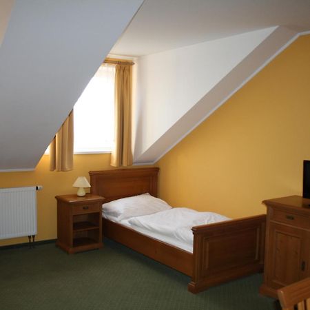 Hotel Boucek Mochov Extérieur photo