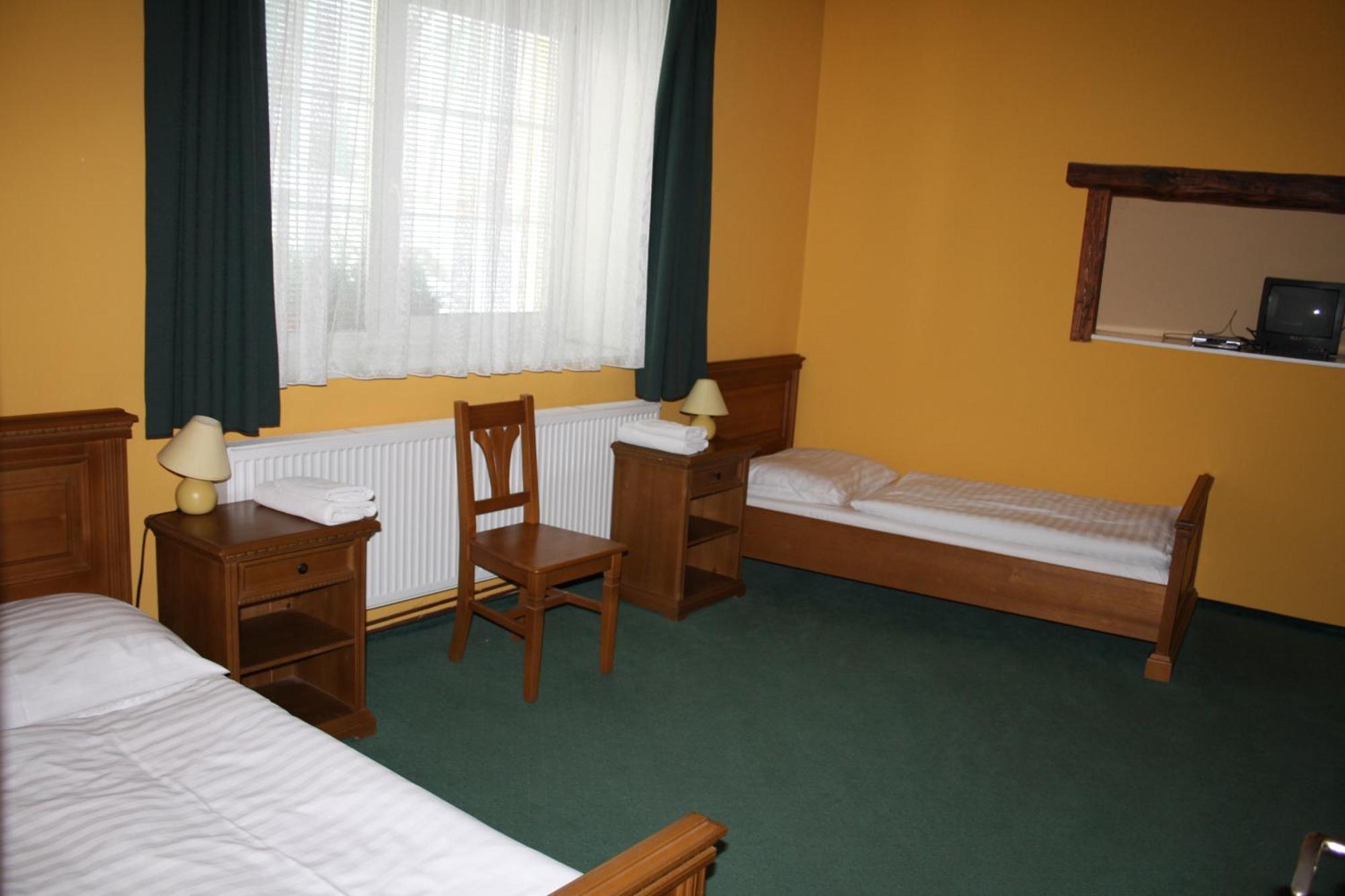 Hotel Boucek Mochov Extérieur photo