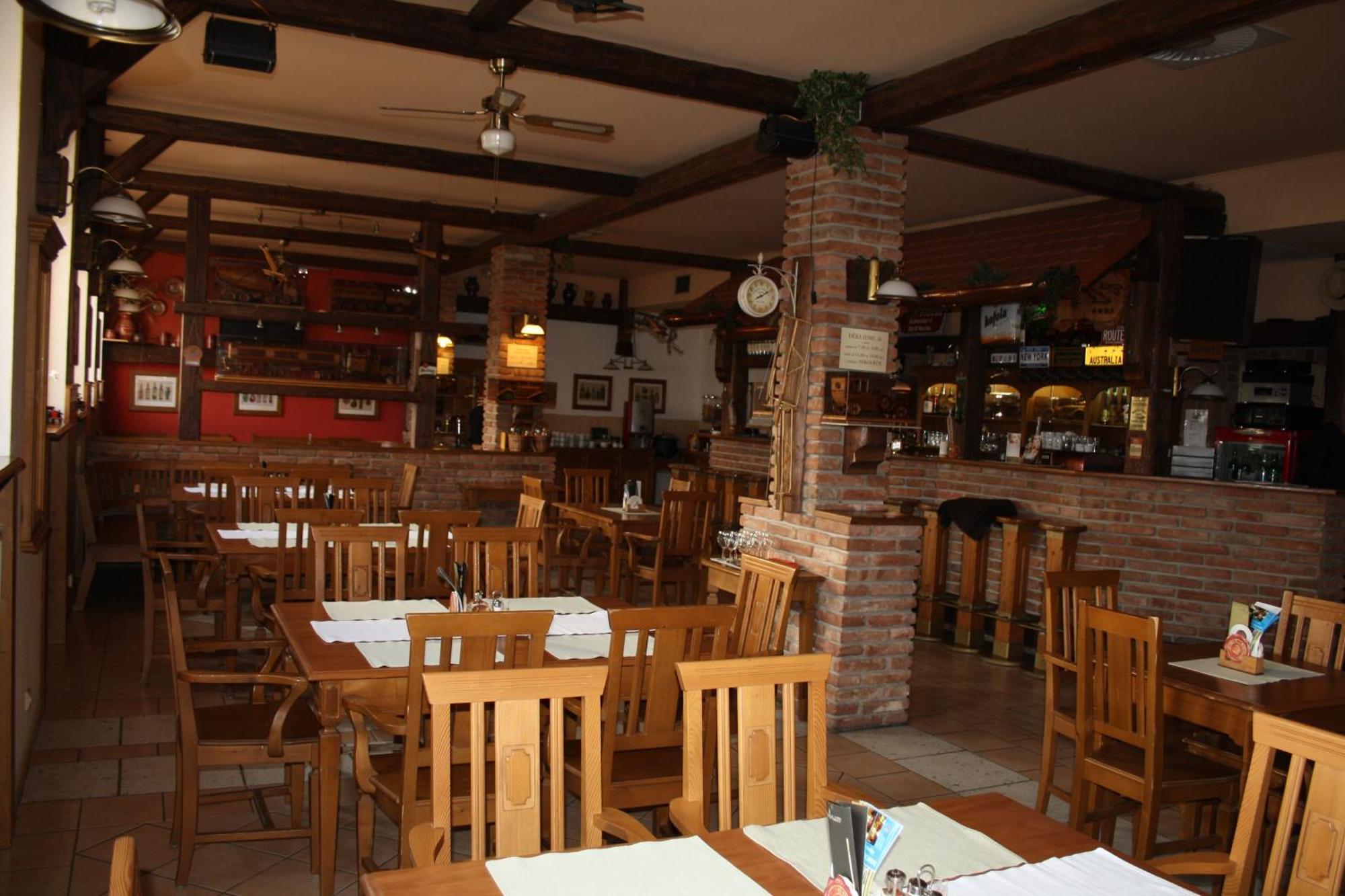 Hotel Boucek Mochov Extérieur photo
