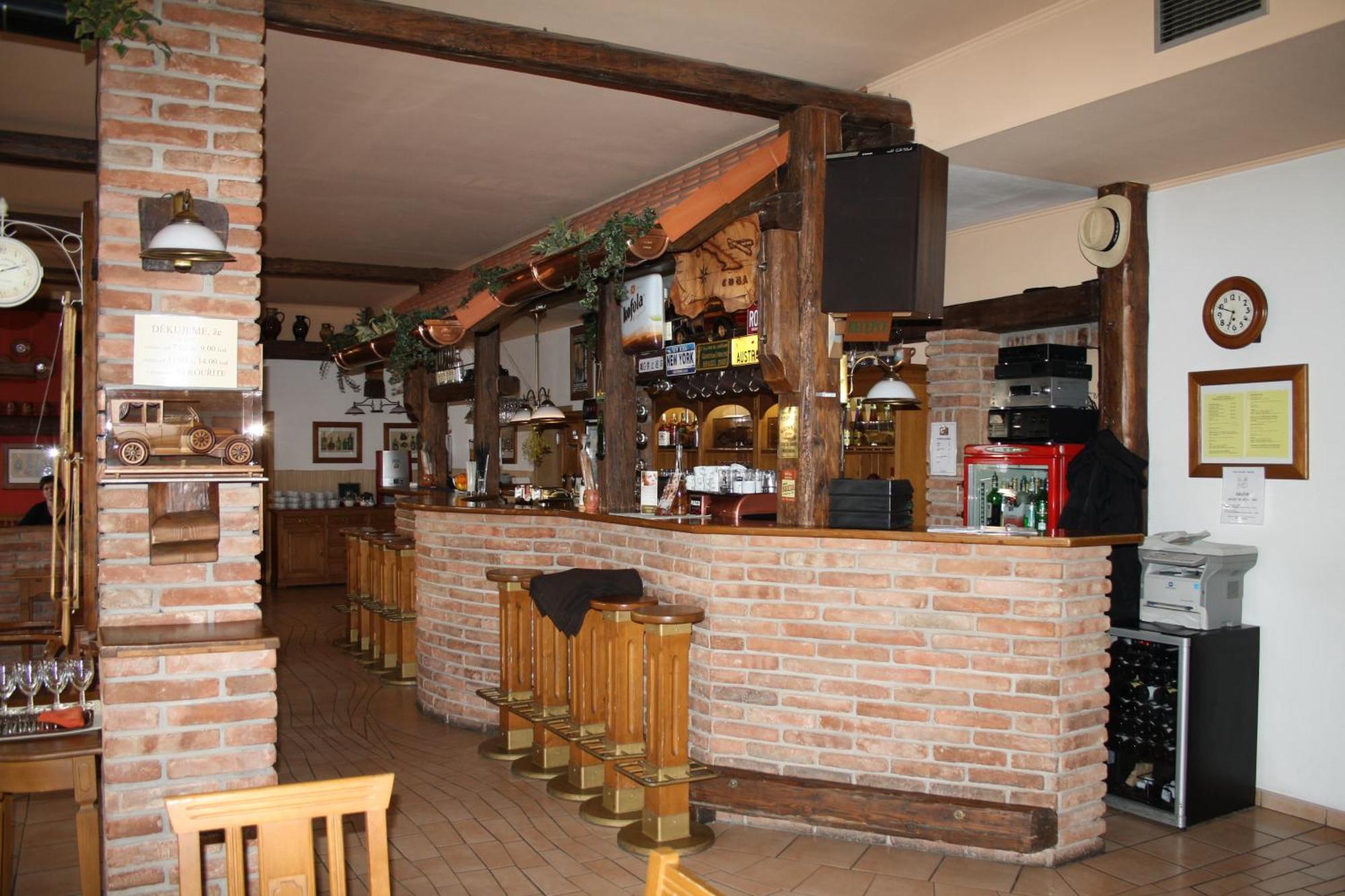 Hotel Boucek Mochov Extérieur photo