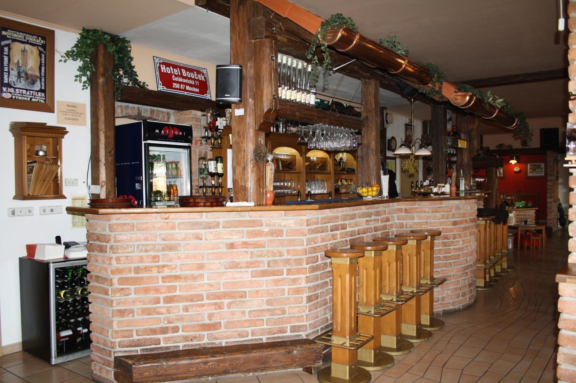 Hotel Boucek Mochov Extérieur photo