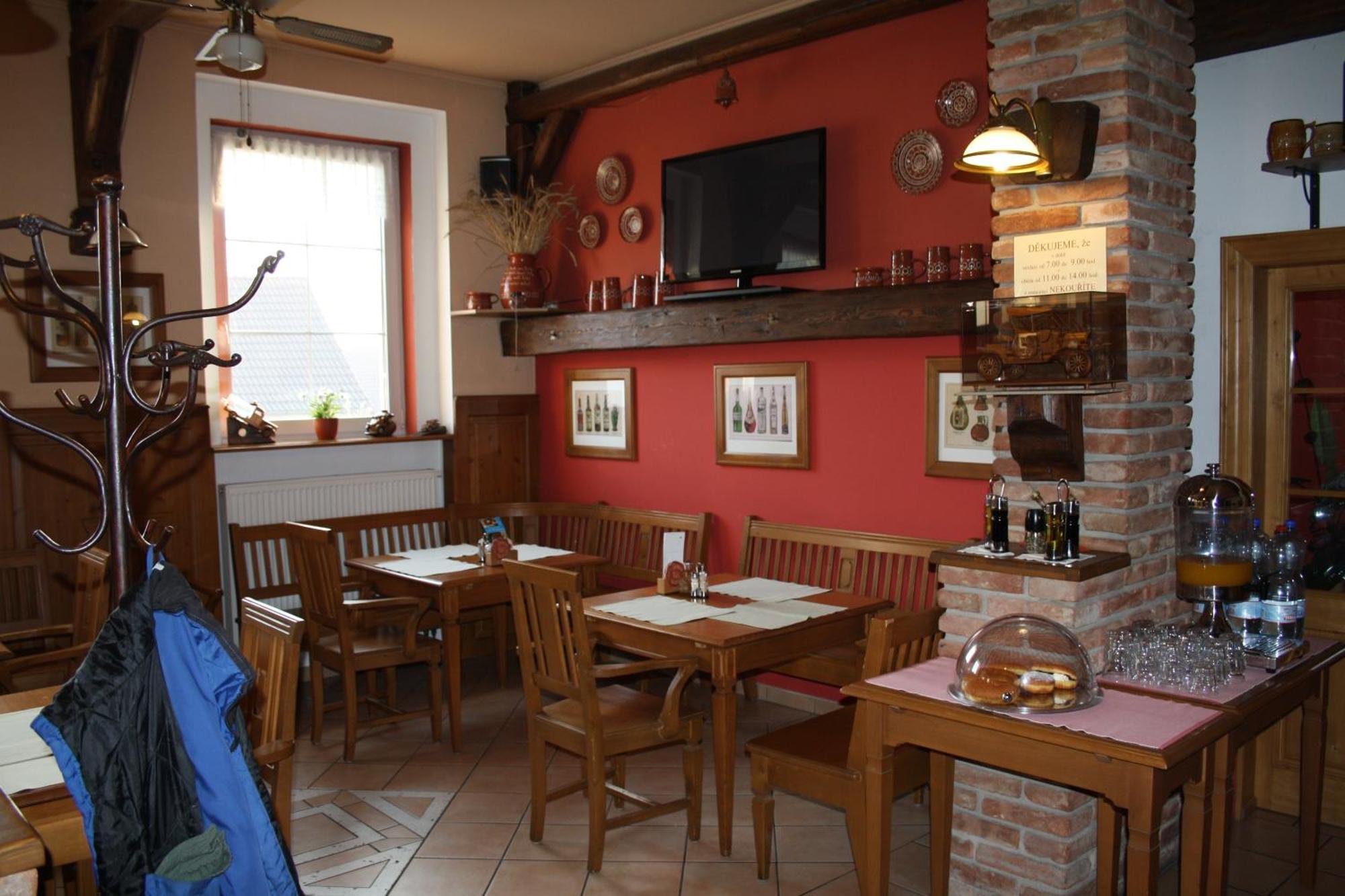 Hotel Boucek Mochov Extérieur photo
