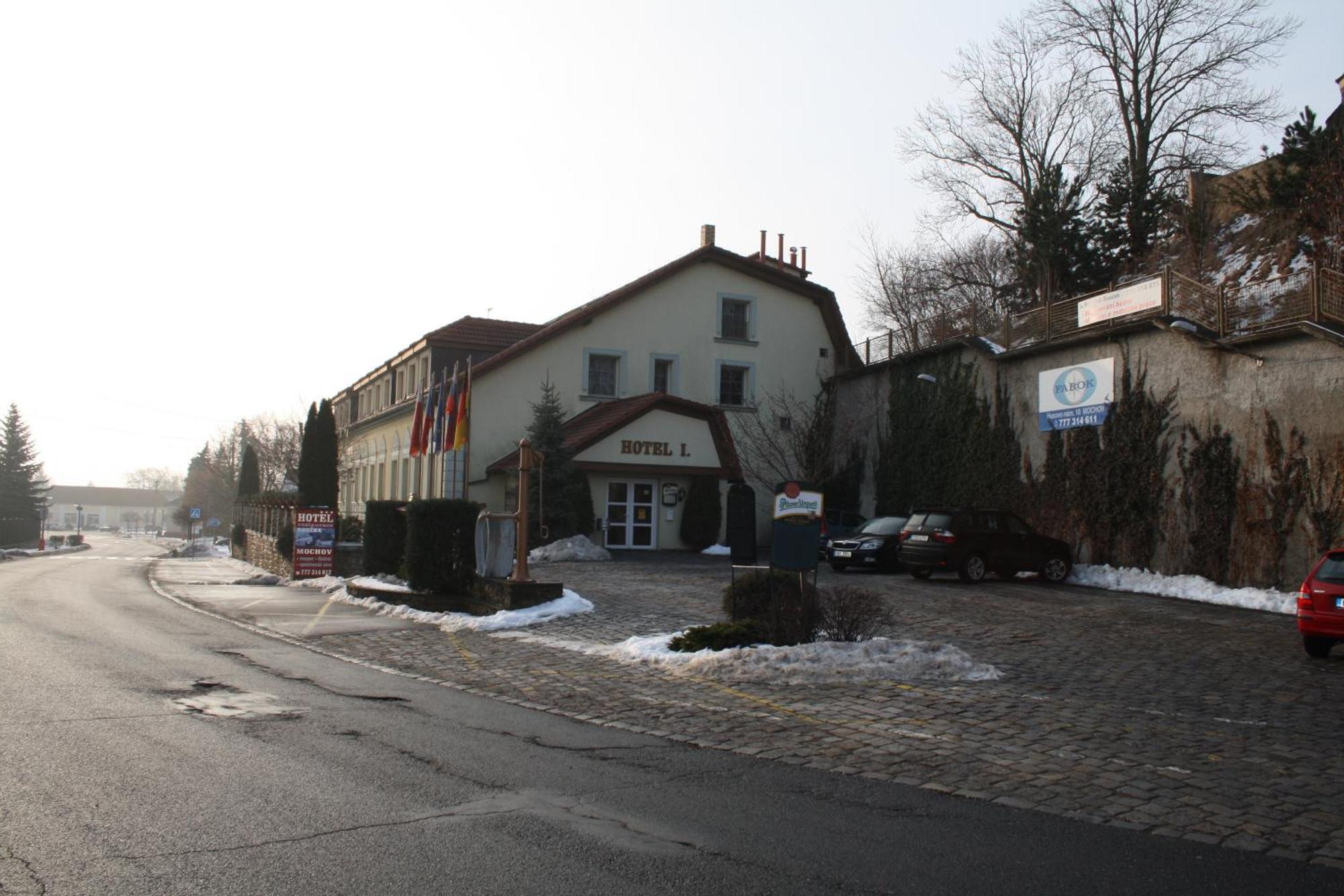Hotel Boucek Mochov Extérieur photo