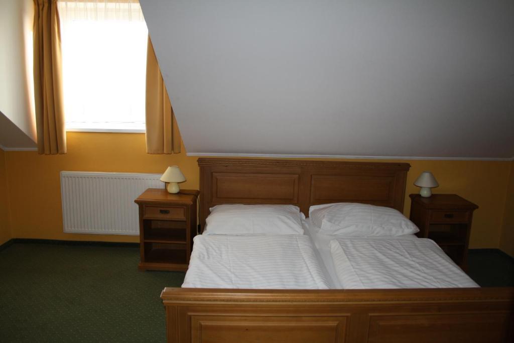 Hotel Boucek Mochov Chambre photo
